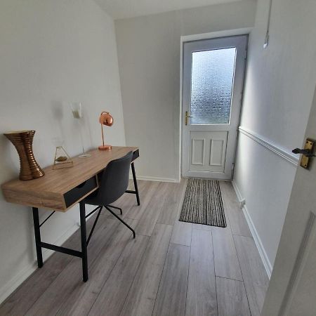 Bv Luxury Spacious 3 Bedroom House At Isaac Close مانشستر المظهر الخارجي الصورة