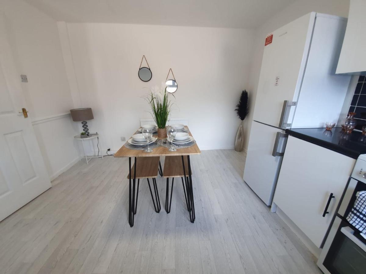Bv Luxury Spacious 3 Bedroom House At Isaac Close مانشستر المظهر الخارجي الصورة