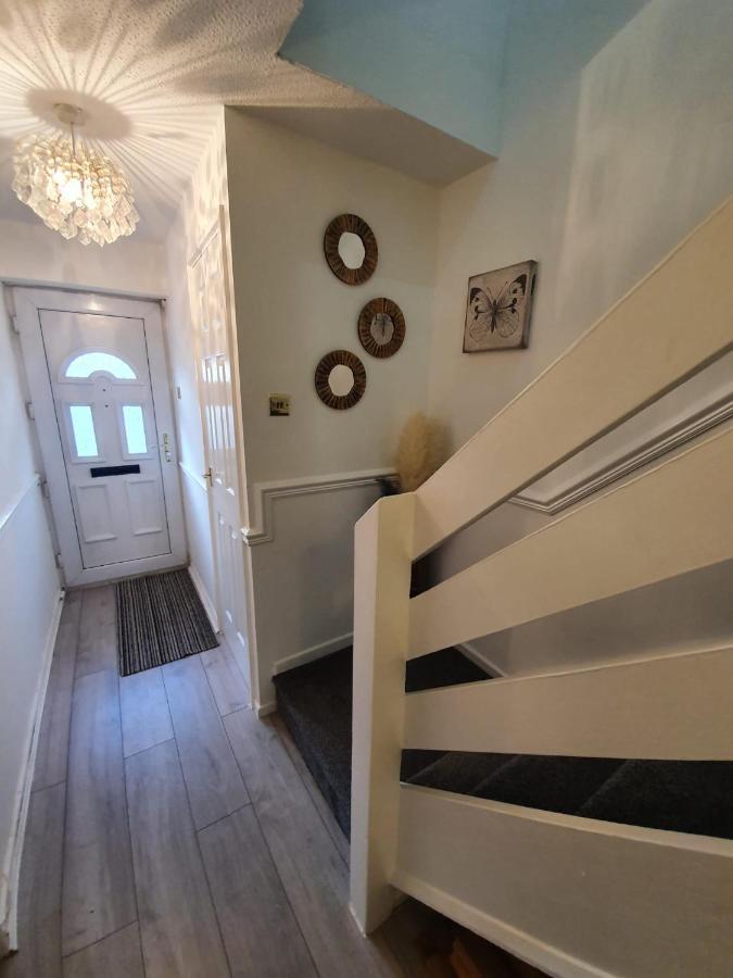 Bv Luxury Spacious 3 Bedroom House At Isaac Close مانشستر المظهر الخارجي الصورة