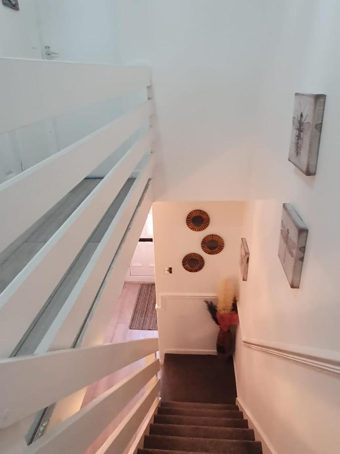 Bv Luxury Spacious 3 Bedroom House At Isaac Close مانشستر المظهر الخارجي الصورة