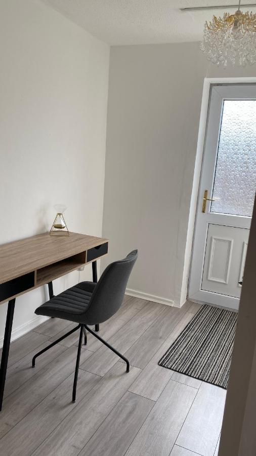 Bv Luxury Spacious 3 Bedroom House At Isaac Close مانشستر المظهر الخارجي الصورة