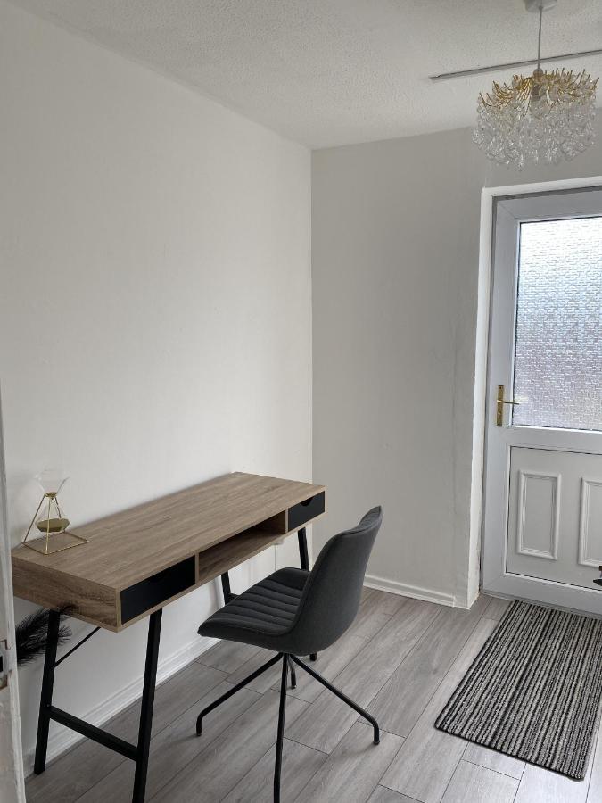 Bv Luxury Spacious 3 Bedroom House At Isaac Close مانشستر المظهر الخارجي الصورة