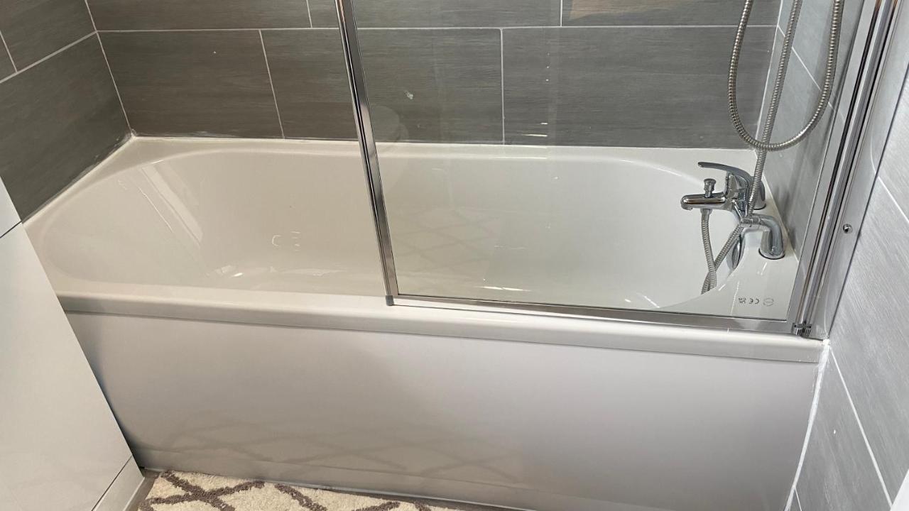 Bv Luxury Spacious 3 Bedroom House At Isaac Close مانشستر المظهر الخارجي الصورة
