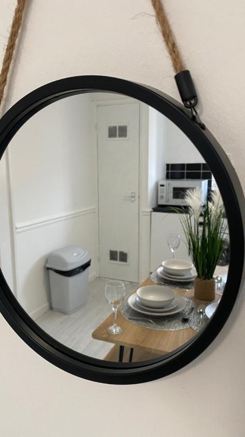 Bv Luxury Spacious 3 Bedroom House At Isaac Close مانشستر المظهر الخارجي الصورة