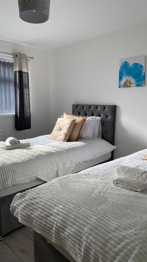 Bv Luxury Spacious 3 Bedroom House At Isaac Close مانشستر المظهر الخارجي الصورة