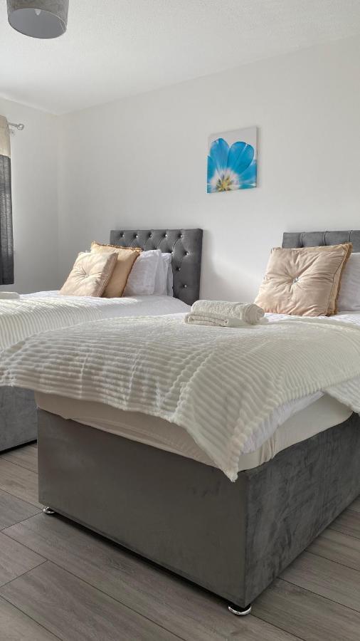 Bv Luxury Spacious 3 Bedroom House At Isaac Close مانشستر المظهر الخارجي الصورة